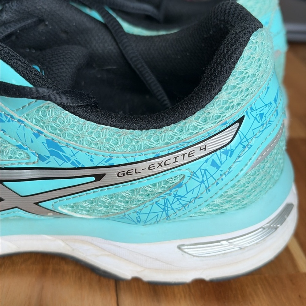 Women’s Asics shoes - Picture 3 of 8